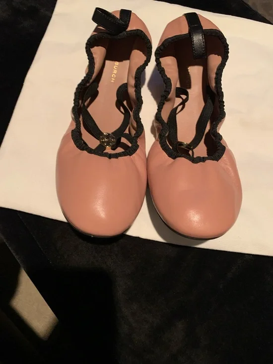 TORY BURCH
Soft Scrunch Leather
Ballet Flat In Blush Pink /with Black Trim - Picture 3 of 11